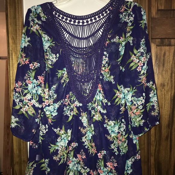 Charming Charlie sheer top with detailed back - Picture 4 of 4